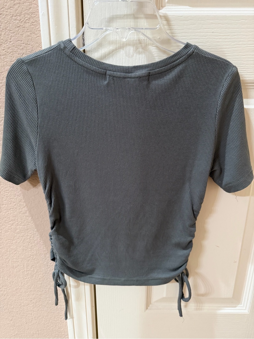 Nectar Ribbed Short-Sleeve Side-Tie Crop Top - Charcoal Gray